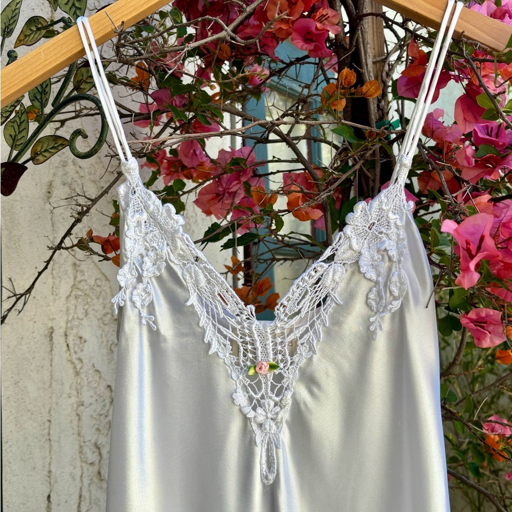 Elegant White Lace Chemise